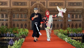 Peringatan Hari Ibu di Ponorogo, Bupati hingga Kapolres Berlenggak-lenggok di Atas Catwalk