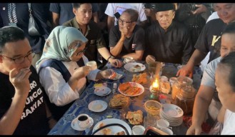 Ngopi di Mbah Tekluk Ponorogo, Anies Baswedan Ungkap Harapan untuk Usaha Kecil