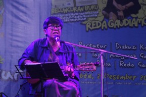 Reda Gaudiamo di Malam Puncak Literatutur 2023 Gresik