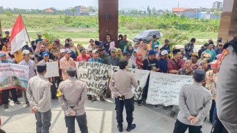 Batal Mediasi, Warga Sumuragung Baureno Kembali Gruduk Kantor DPRD Bojonegoro