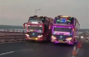 2 Bus Pariwisata Balapan di Jembatan Suramadu, Polres Bangkalan akan Tegur PO
