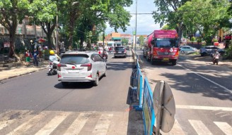 Perbaikan Jalan Bandung yang Ambles di Kota Malang Usai, Kendaraan Bisa Lewat