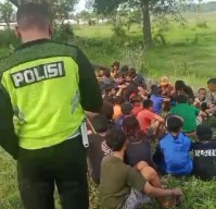 Puluhan Anak-anak dari Surabaya Nggandol Truk, Diamankan Polisi di Bangkalan