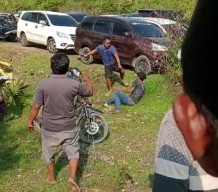 Viral, Dua Pria Bangkalan Duel di Arena Sabung Ayam
