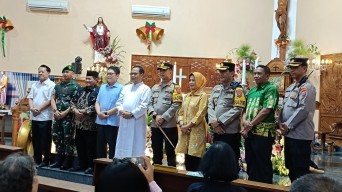 Pj Bupati Bojonegoro Kunjungi Persiapan Ibadah Natal di Gereja