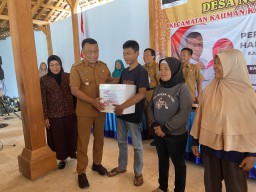 1 Ton Lele Dibagikan ke Warga Desa, Bupati Ponorogo: Jangan Sampai Anak Lahir Kemudian Stunting