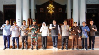 Mojokerto Raya Kompak, Bupati dan Pj Wali Kota Bareng-bareng Tinjau Pos Pelayanan Nataru