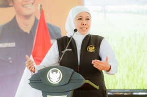 Nakes dan Faskes Wajib Siaga saat Nataru, Khofifah: Termasuk Bulog