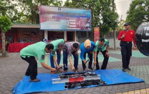 Kanwil Kemenkumham Jatim Musnahkan BB Puluhan HP Hasil Sidak Maret-September 2023
