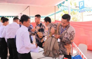 Petugas Perketat Penggeledahan Peserta SKD CPNS Kemenkumham di Jatim, Antisipasi Bawa Jimat