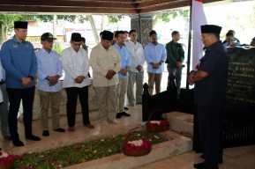 Ziarah ke Makam Bung Karno di Blitar, Prabowo: Beliau Mempersatukan Nusantara