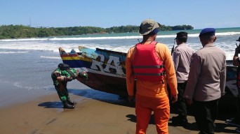 Perahu Karam, Nelayan Asal Pasuruan Tewas di Tulungagung