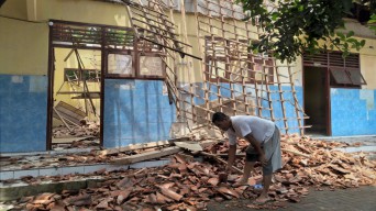 Atap Sekolah di Probolinggo Ambruk Usai Diguyur Hujan Deras