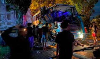 Kecelakaan Bus Peziarah Vs Dump Truck di Gresik, 4 Orang Dikabarkan Tewas