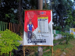 Baliho Unik Bertebaran di Jember, Sosiolog Unej: Itu Kerja Politik Konteks Pemasaran