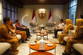 Mas Dhito Temui Guru Honorer di Kediri yang Rela Belikan Kebutuhan Siswa