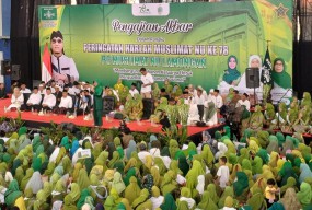 Gubernur Khofifah Hadiri Harlah Muslimat Lamongan, Kampanye Bareng Gus Miftah?