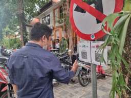 Wali Kota Eri Cahyadi Umumkan Parkir Nontunai Berlaku 1 Februari di Surabaya