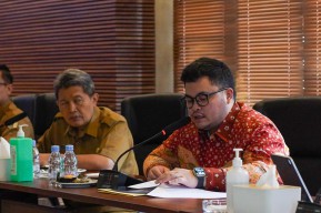 Mas Dhito Gandeng Kementerian PUPR Lanjutkan Pembangunan Gelora Daha Jayati