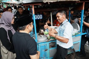 Cak Imin Borong Jualan Pedagang Pasar Citra Niaga Jombang karena Wasiat Nara