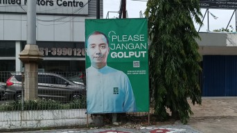 Baliho Caleg, Umbar Aib, Ditemukan Tewas Mengapung