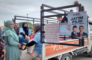 Relawan Praban Milenial Gresik Aktif Kampanye sambil Gelar Pasar Murah