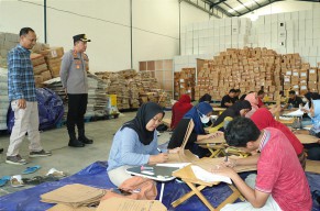 Kapolres Gresik Cek Keamanan Kantor dan Gudang KPU