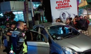 Mobil di Kota Malang Tabrak Pohon hingga Terbalik, Begini Nasib Penumpangnya