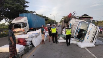 5 Kendaraan Kecelakaan Beruntun di Lamongan, Begini Nasib Korbannya