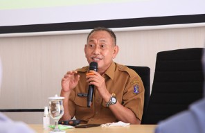 Siswa Keluarga Miskin Surabaya Jangan Beli Seragam di Tahun Ajaran Baru