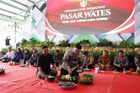 Mas Dhito Resmikan Pasar Wates, Minta Pedagang dan Pengunjung Jaga Kebersihan
