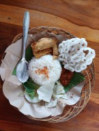 Madhang Kemringet, Warung Makan Kekinian di Lamongan Cetuskan Ide Kaki Enam