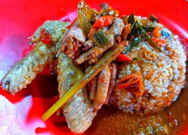 Menikmati Pedasnya Special Ceker Lapindho di Sidoarjo