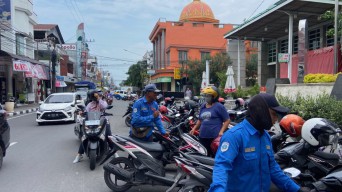 Pembayaran Parkir Pakai QRIS di Jalan Dhoho Kediri Tak Diminati, Jukir: Blas!