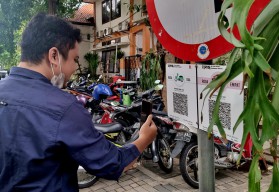 Seminggu Uji Coba Parkir Nontunai di Surabaya, QRIS Dipakai atau Tidak Ya?