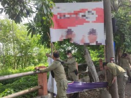 Satpol PP Surabaya Tertibkan APK Langgar Aturan, Kok Baru Bergerak?