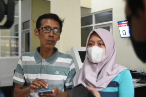 Warga Surabaya Tidur di Kandang Ayam karena Diusir Anak, Ini Pengakuan Keluarga