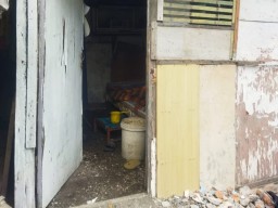 Warga Surabaya Sakit Tidur di Kandang Ayam Gegara Diusir Anak, Pak Wali Tolong..