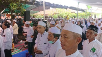 5 Ribu Jamaah Berzikir demi Pemilu Damai di Ponpes Sunan Prapen Lamongan