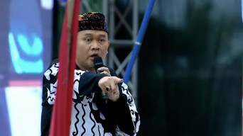 Cak Lontong Dirujak Netizen usai Melotot dalam Kampanye 03 di Banyuwangi