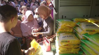Pemkab Tulungagung Gelar Gerakan Pangan Murah, Puluhan Warga Rela Antre