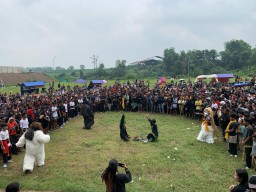 Relawan Ganjar-Mahfud Mojokerto Paparkan Program Kerja lewat Bantengan