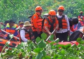 Plh Gubernur Jatim Susuri Sungai di Sidoarjo, Hasilnya Bikin Geleng Kepala