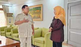 Khofifah dan Prabowo Bertemu di Bandara Halim Perdana Kusuma, Sampaikan Ini