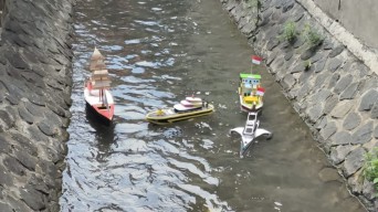 Keseruan Lomba Balap Perahu di Kediri, Kampanye Jaga Kebersihan Sungai