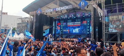 Ribuan Massa Padati Stadion Gajayana Malang, Kampanye Demokrat Dihadiri Prabowo