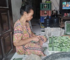 Sambat Warga Kampung Lontong Surabaya Karena Melonjaknya Harga Beras