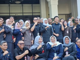 Khofifah Bicarakan Pj Gubernur Jatim sambil Melirik Seseorang, Siapa Dia?