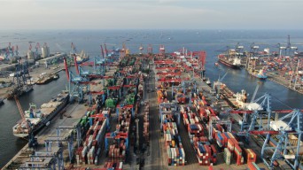 Subholding Pelindo Catat Arus Peti Kemas Tahun 2023 Tumbuh 2,63 Persen