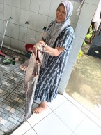 Warga Taman Panen Lele Super Jumbo, Rezeki di Tengah Banjir Sidoarjo